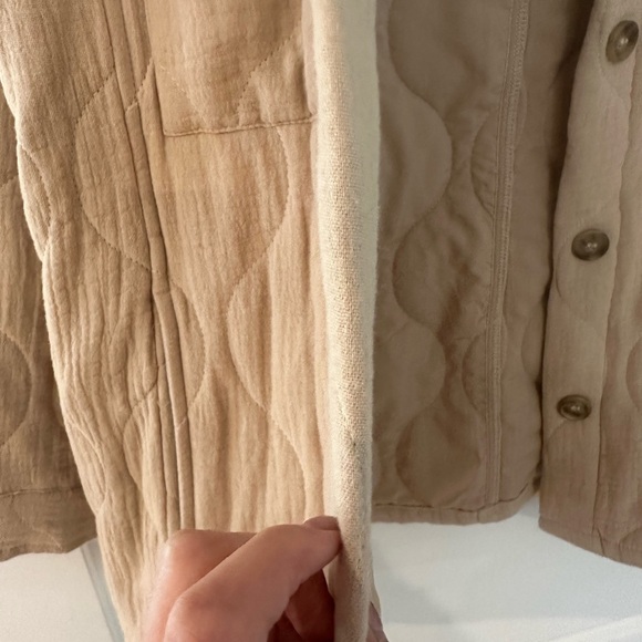 Lightweight quilted jacket. Oversized fit. Size small. Oatmeal colour. - Picture 2 of 4